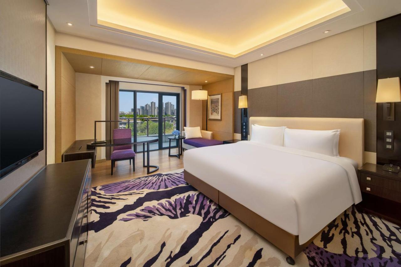 Radisson Blu Hotel Wuhan Etd Zone Exterior photo