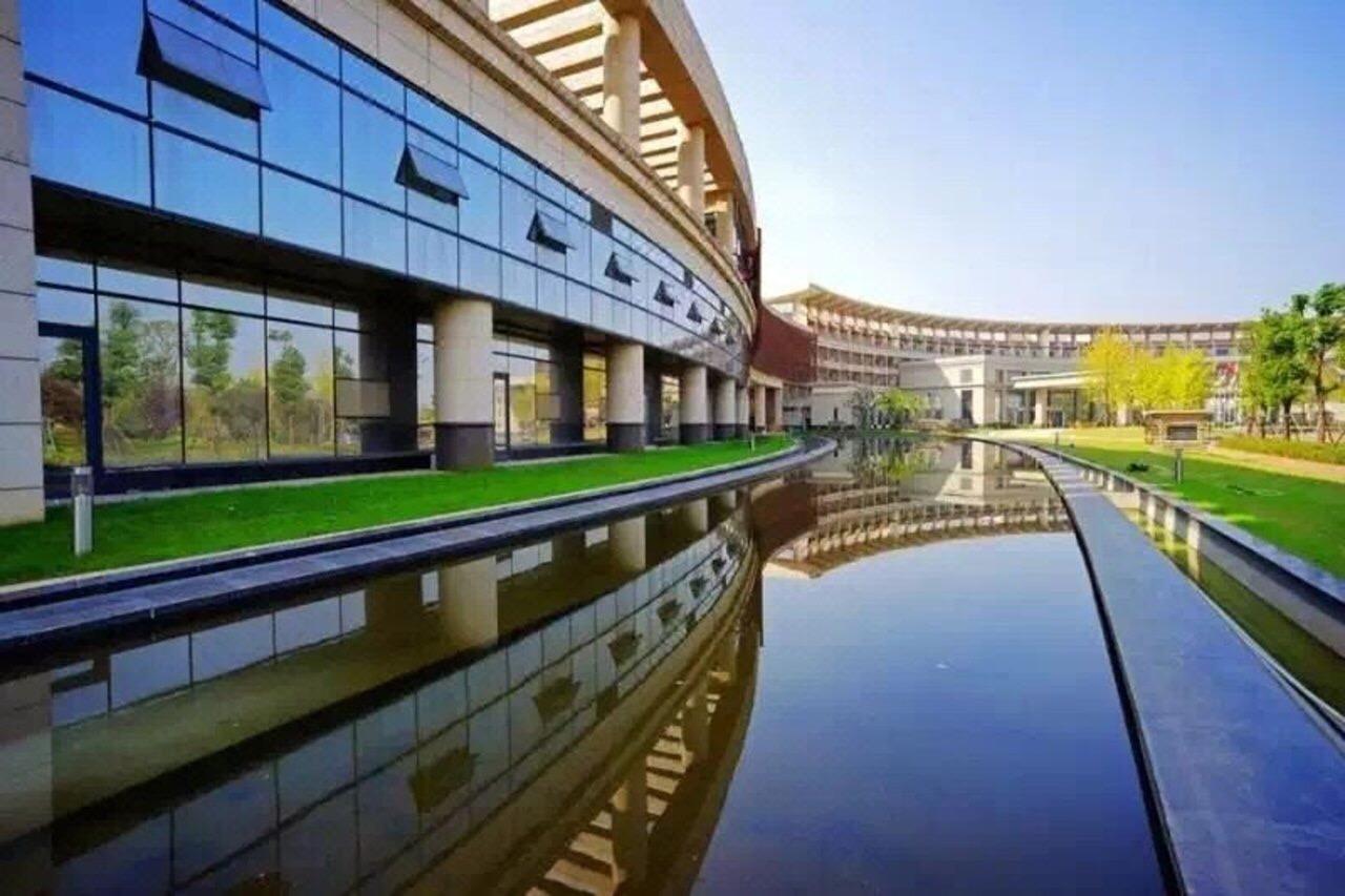 Radisson Blu Hotel Wuhan Etd Zone Exterior photo